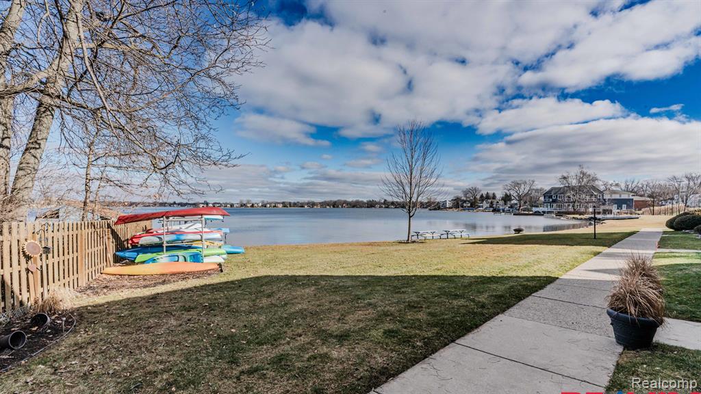 1629 Cass Lake Road, Unit C Keego Harbor, MI 48320 - Photo 6 of 40