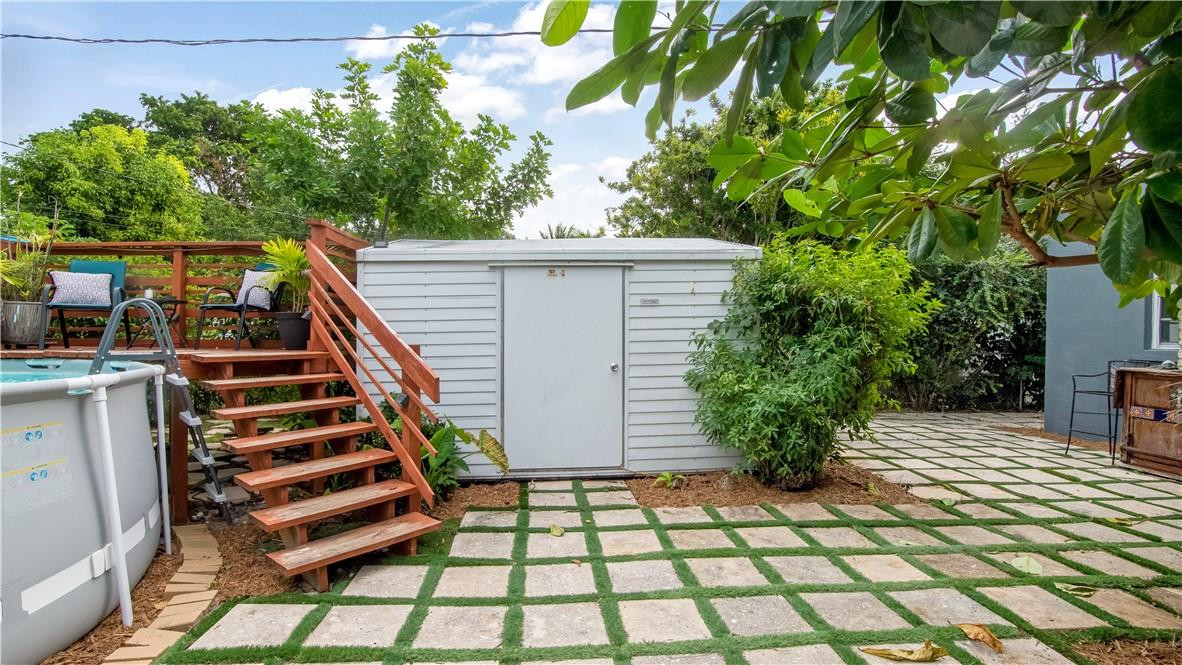 2221 Harding Street Hollywood, FL 33020 - Photo 23 of 30 a backyard of a house with lots of green space
