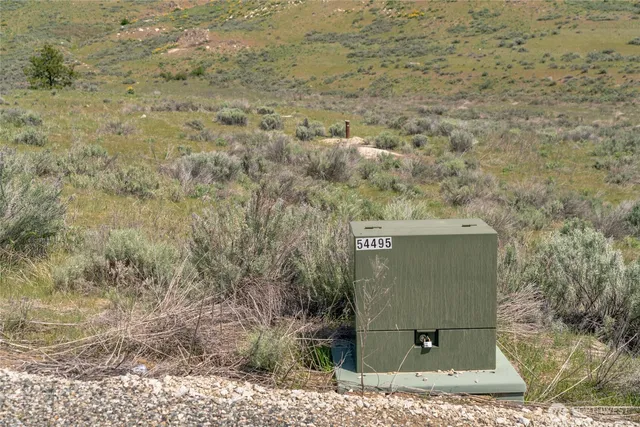 a view of a pathway both side of building