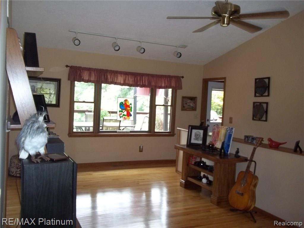 2274 Sexton Road Howell, MI 48843 - Photo 8 of 44 2015-08-31 10.33