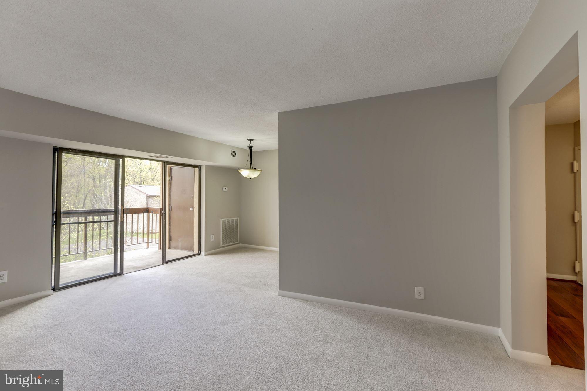 11613 Stoneview Square, Unit 11C Reston, VA 20191 - Photo 11 of 30 Living Room