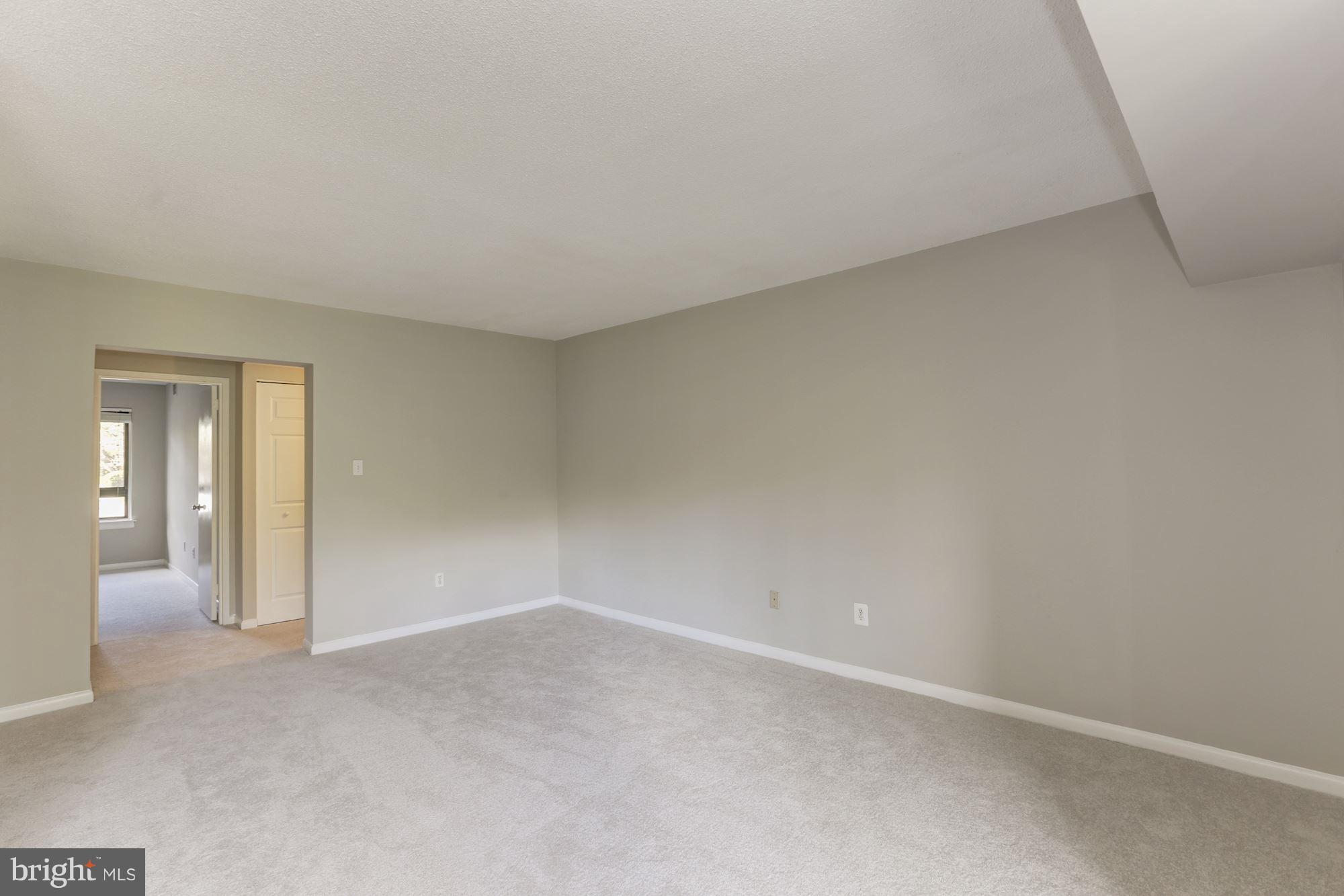 11613 Stoneview Square, Unit 11C Reston, VA 20191 - Photo 14 of 30 Living Room