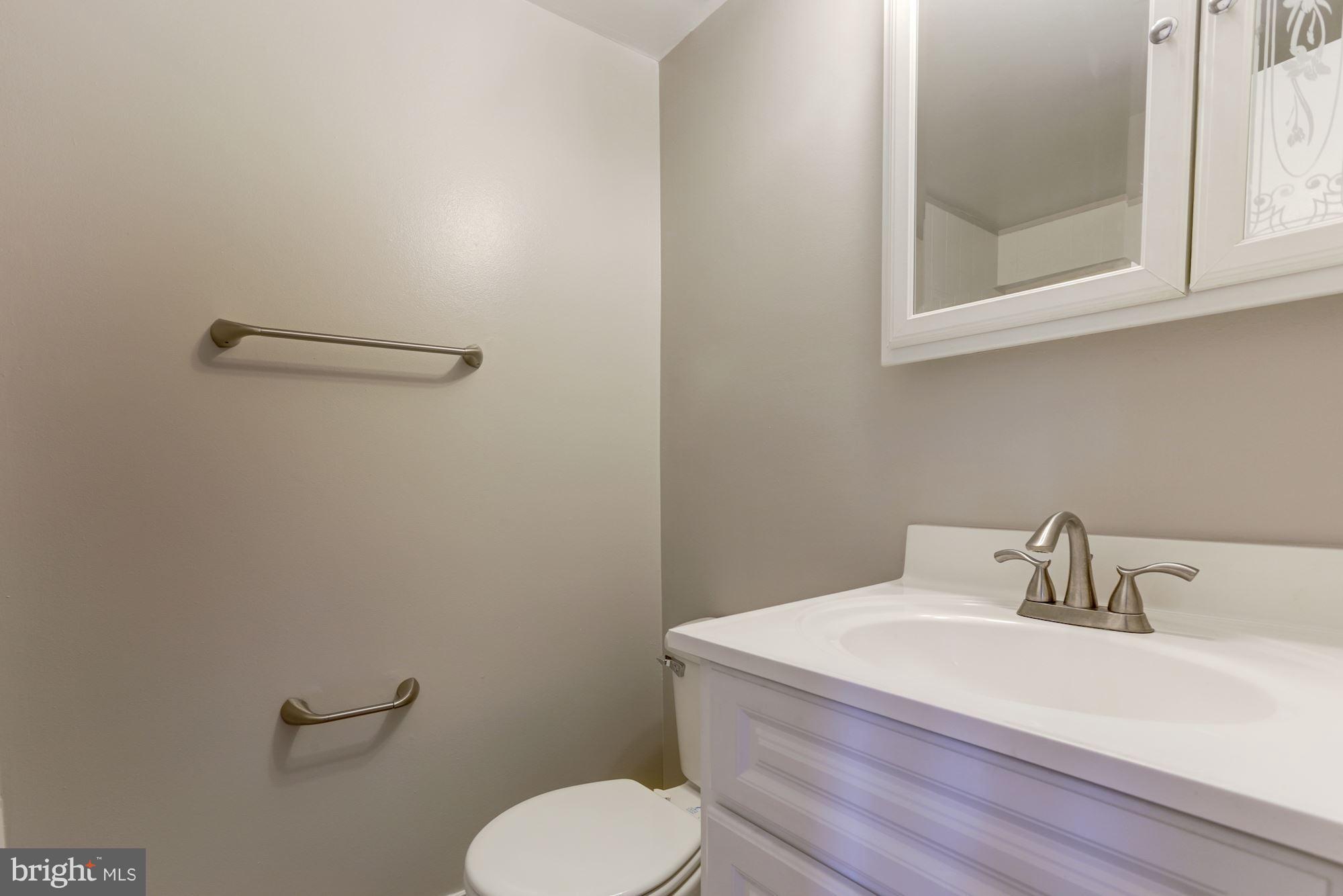11613 Stoneview Square, Unit 11C Reston, VA 20191 - Photo 21 of 30 Bath (Master)