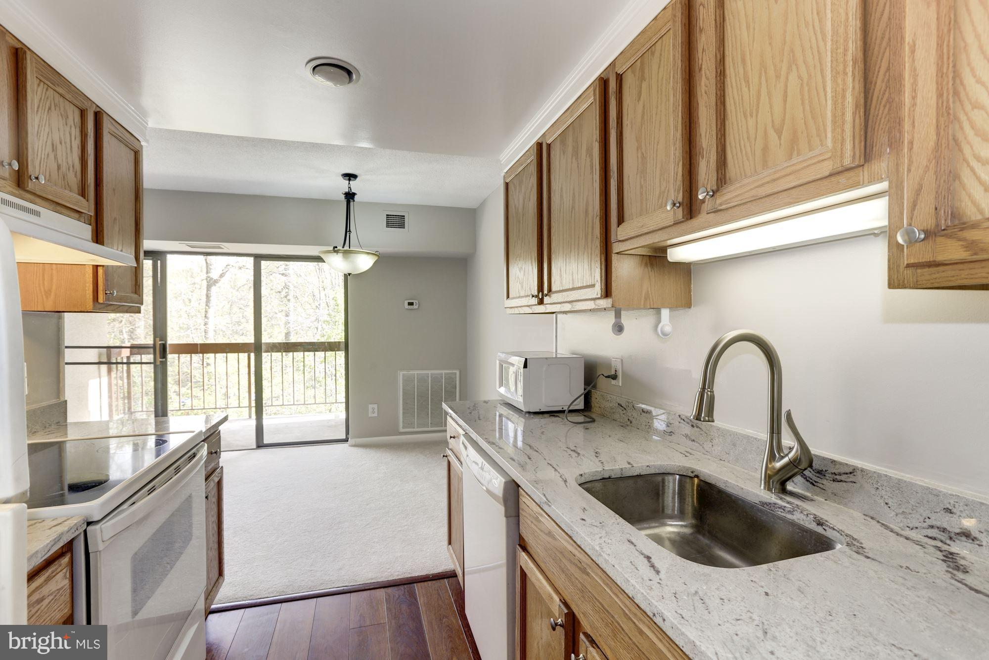 11613 Stoneview Square, Unit 11C Reston, VA 20191 - Photo 4 of 30 Kitchen