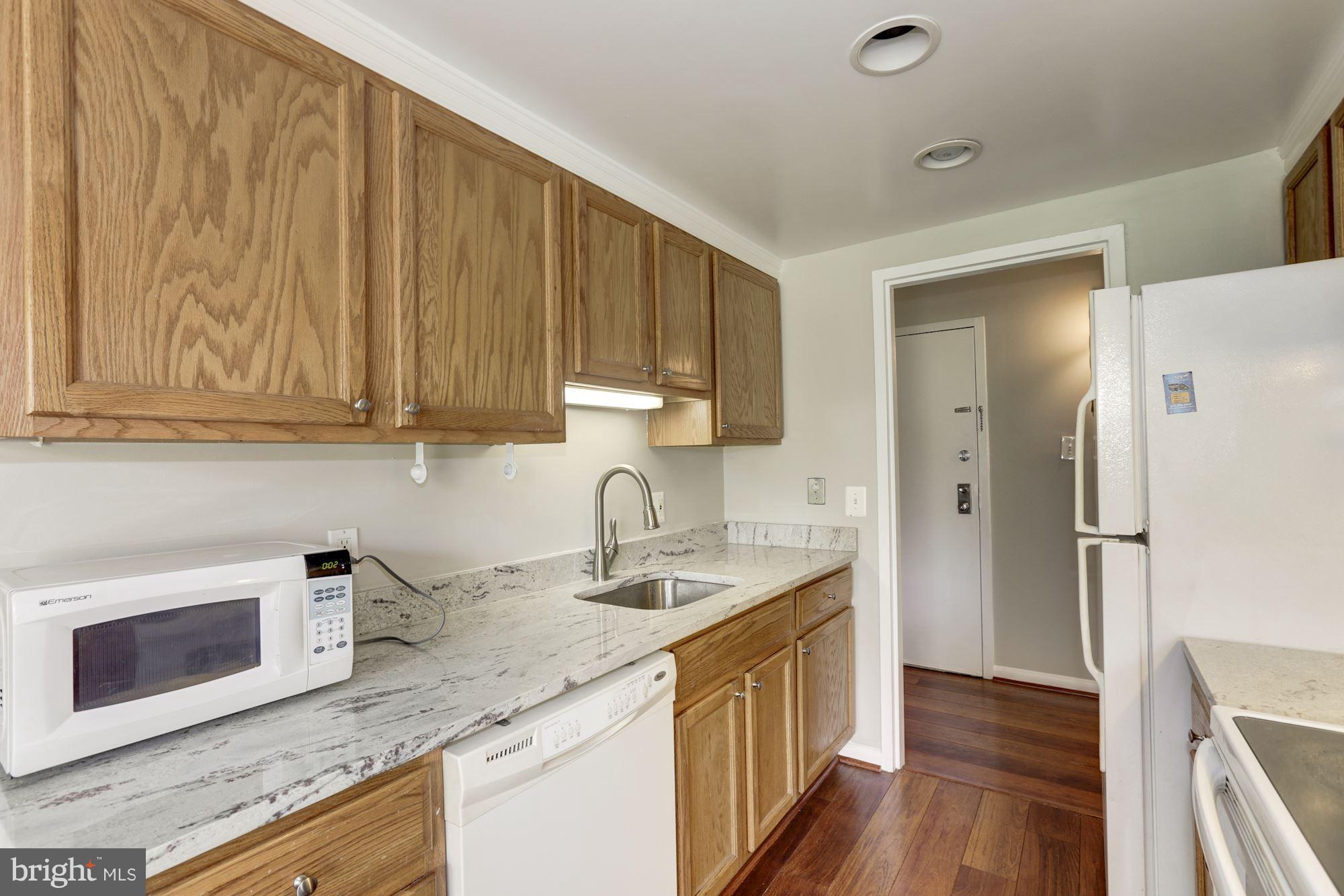 11613 Stoneview Square, Unit 11C Reston, VA 20191 - Photo 7 of 30 Kitchen
