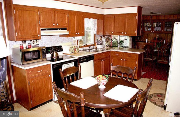 4837 Geeting Road Westminster, MD 21158 - Photo 9 of 15 Kitchen