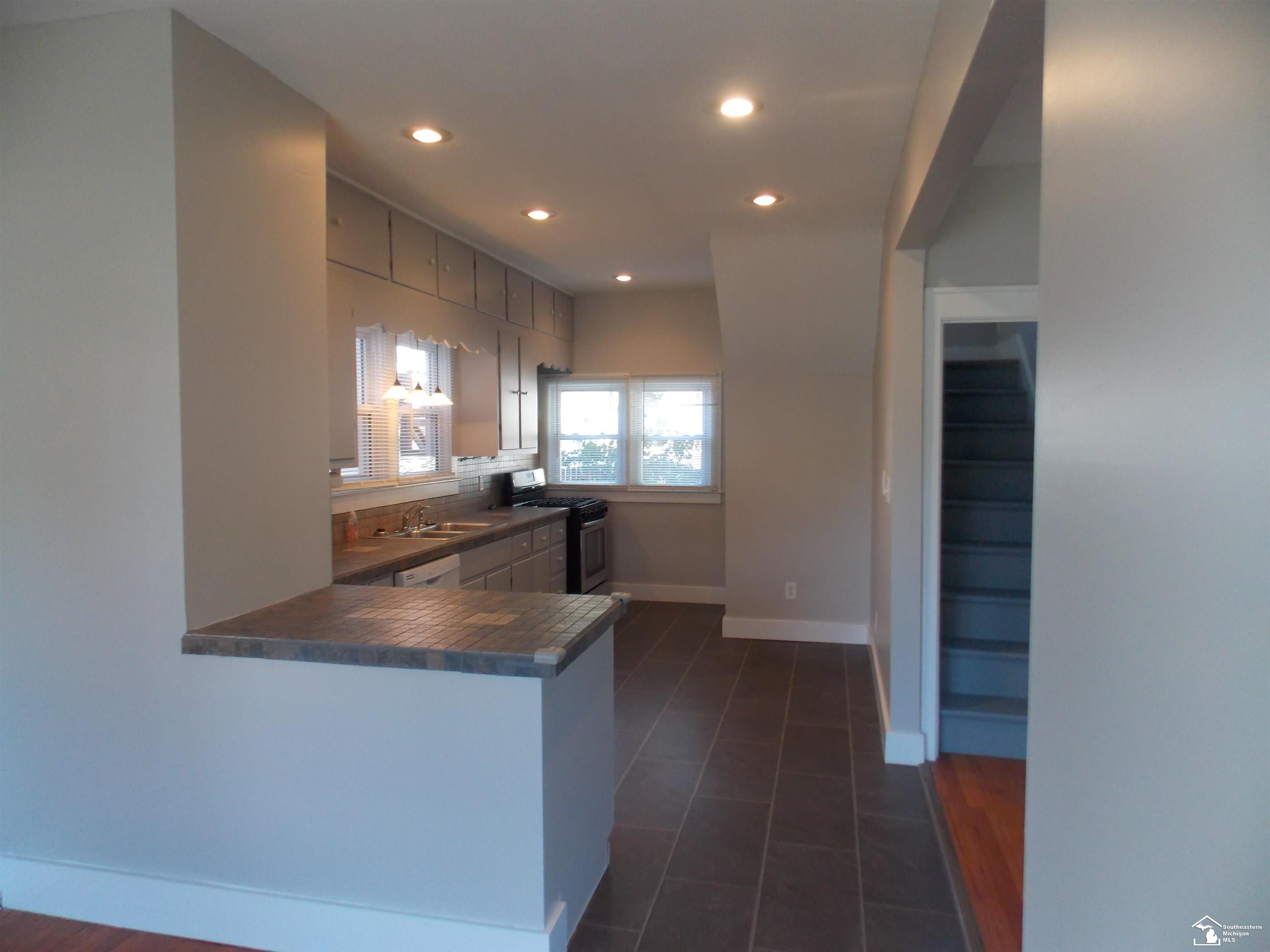 215 Cole Road Monroe, MI 48162 - Photo 10 of 36