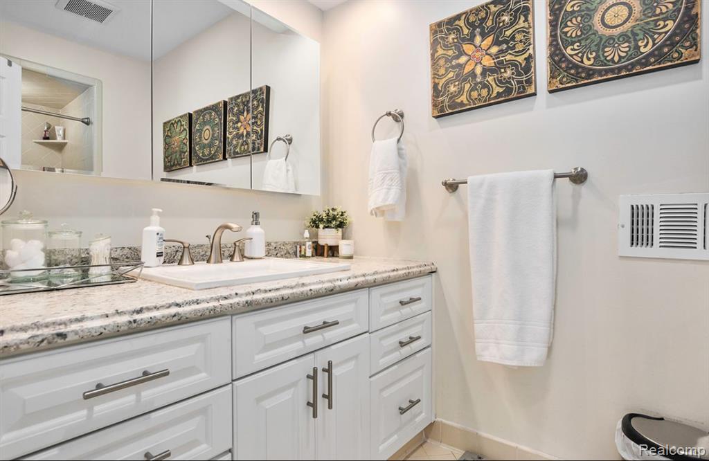 998 Golfview Court Rochester Hills, MI 48307 - Photo 19 of 22