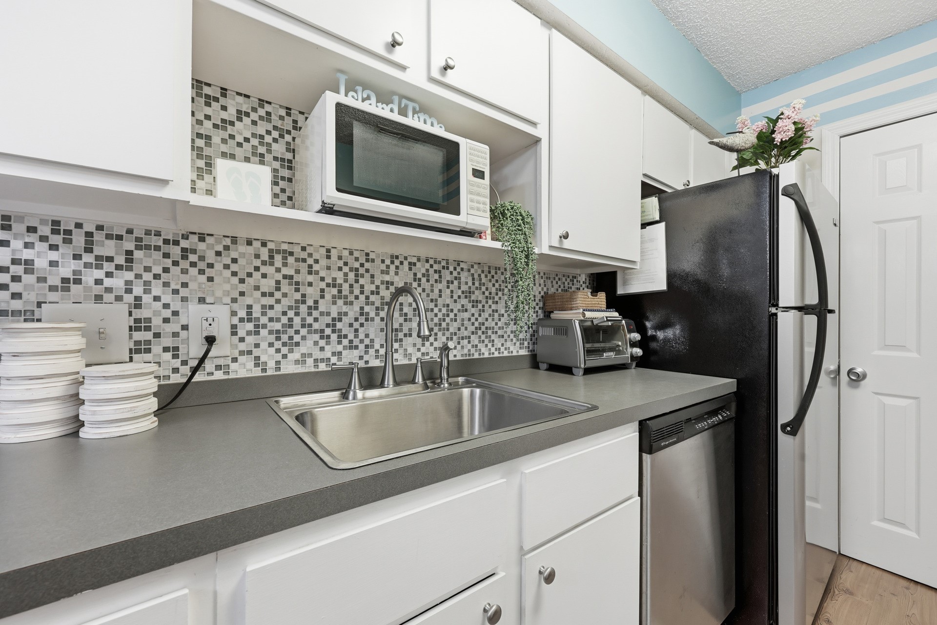 2886 Forest Ridge Drive, Unit U6 Fernandina Beach, FL 32034 - Photo 19 of 43 a bathroom with a sink a toilet and shower