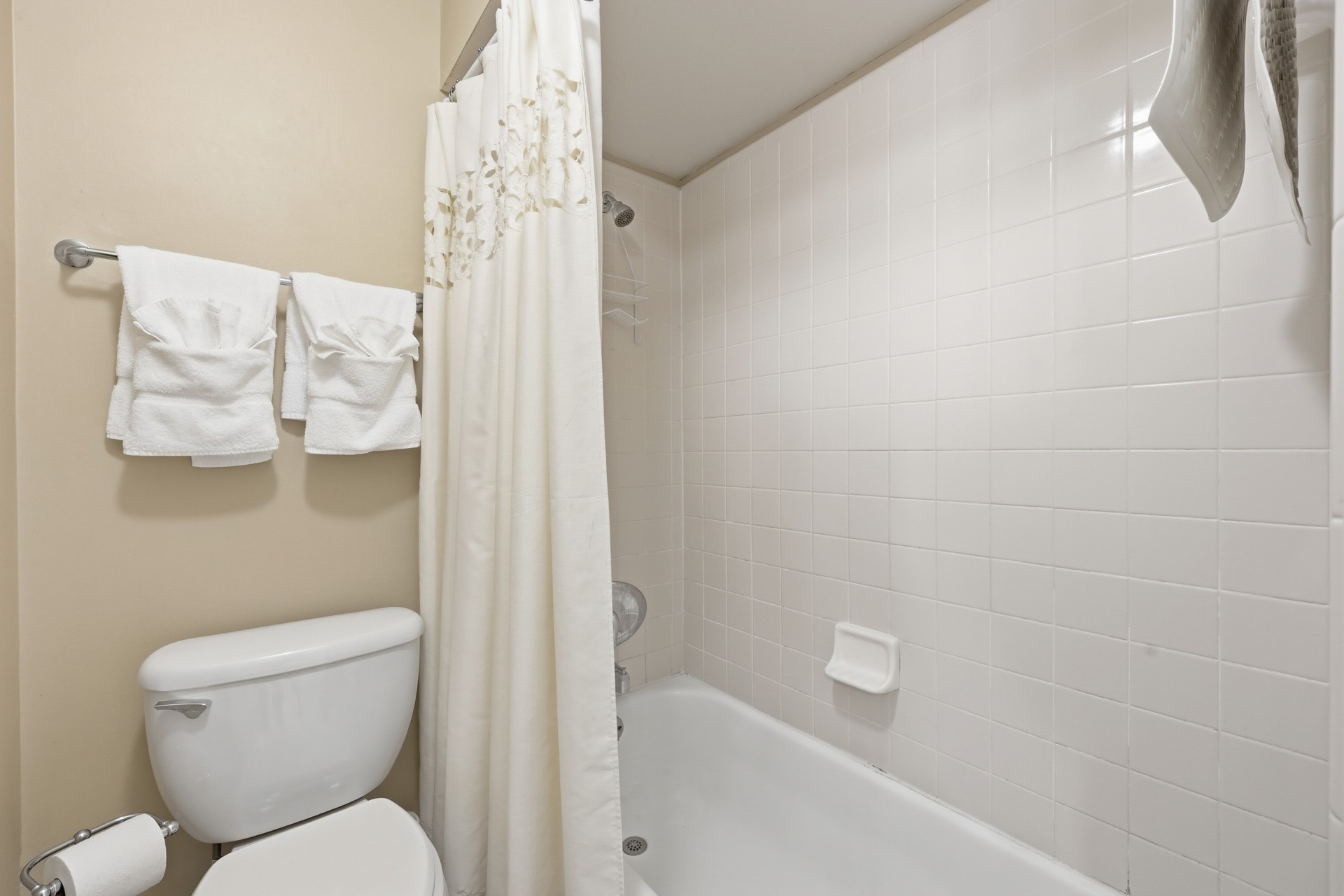 2886 Forest Ridge Drive, Unit U6 Fernandina Beach, FL 32034 - Photo 23 of 43 a white toilet sitting next to a bath tub