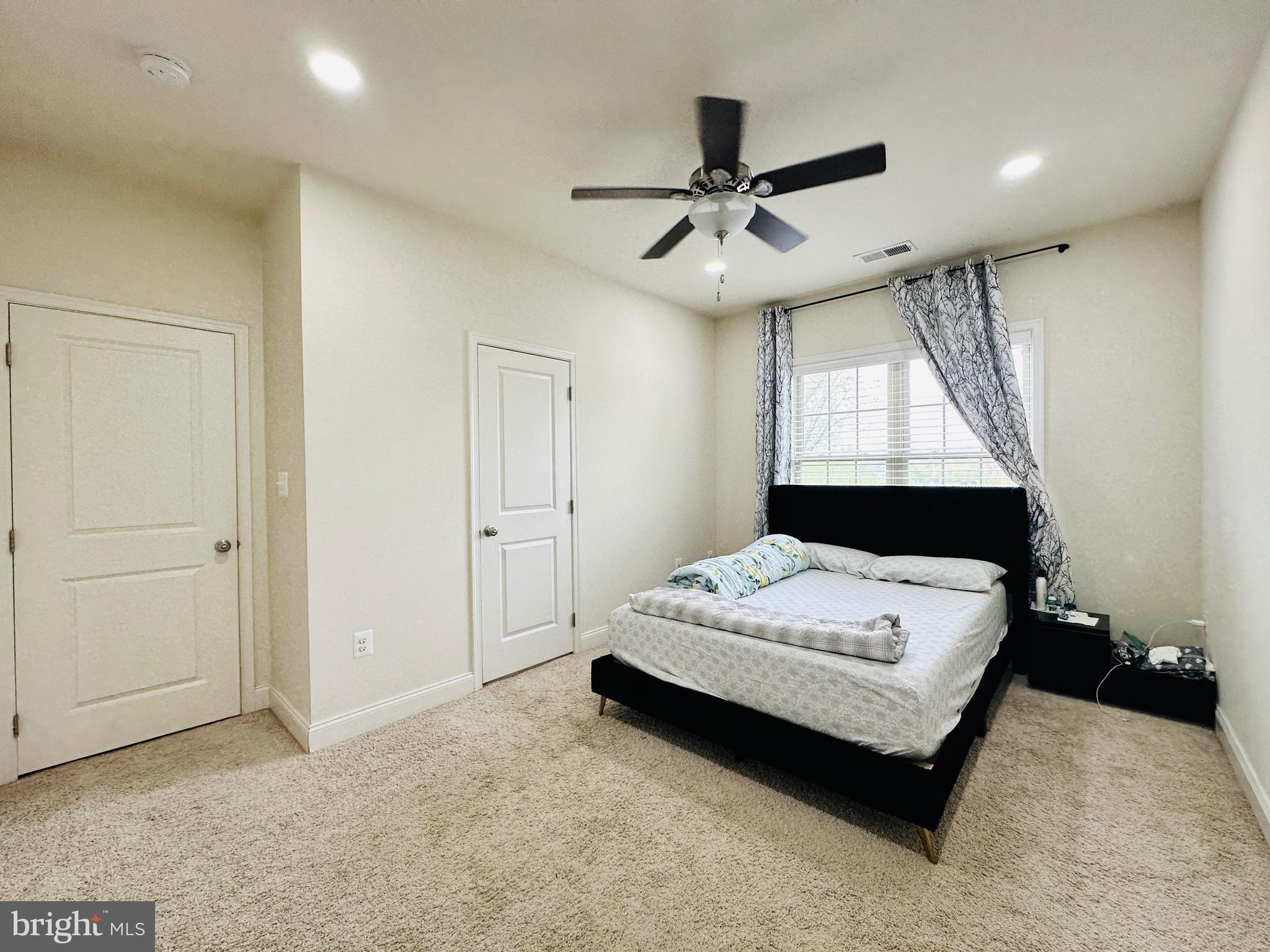 22611 Windsor Locks Square Ashburn, VA 20148 - Photo 21 of 53 a living room with hard wood floor and ceiling fan