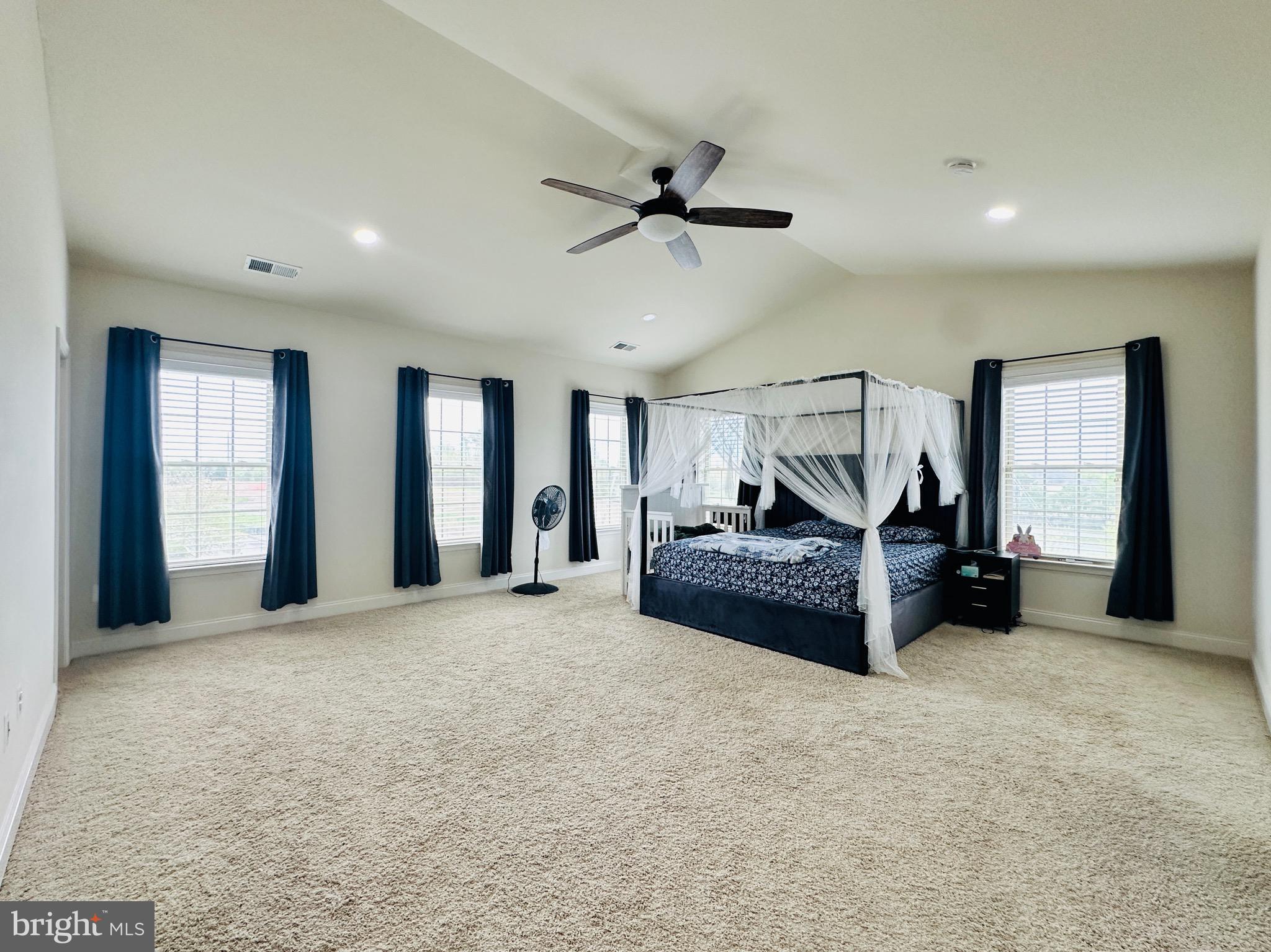 22611 Windsor Locks Square Ashburn, VA 20148 - Photo 31 of 53 a living room with furniture