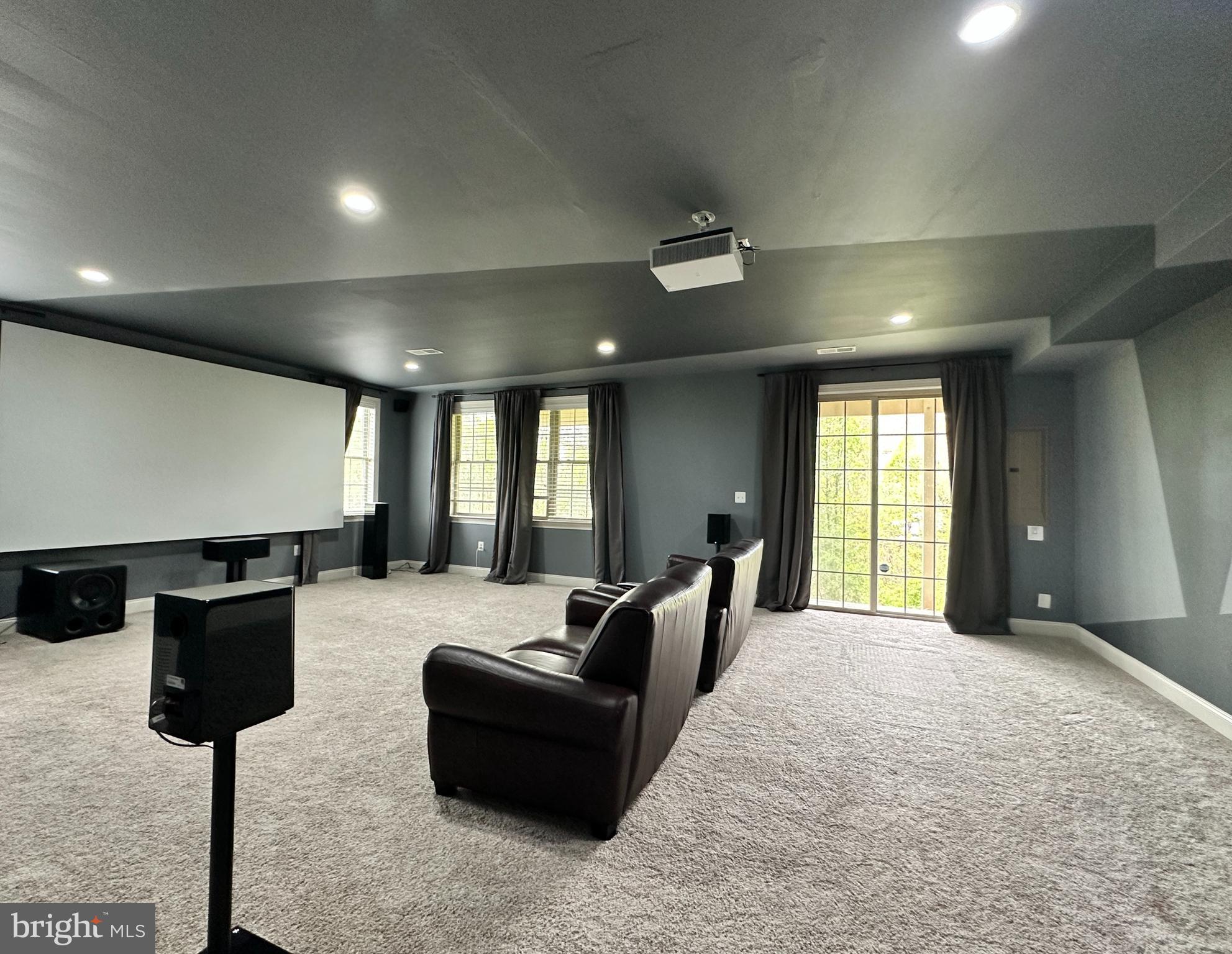 22611 Windsor Locks Square Ashburn, VA 20148 - Photo 43 of 53 a living room with furniture