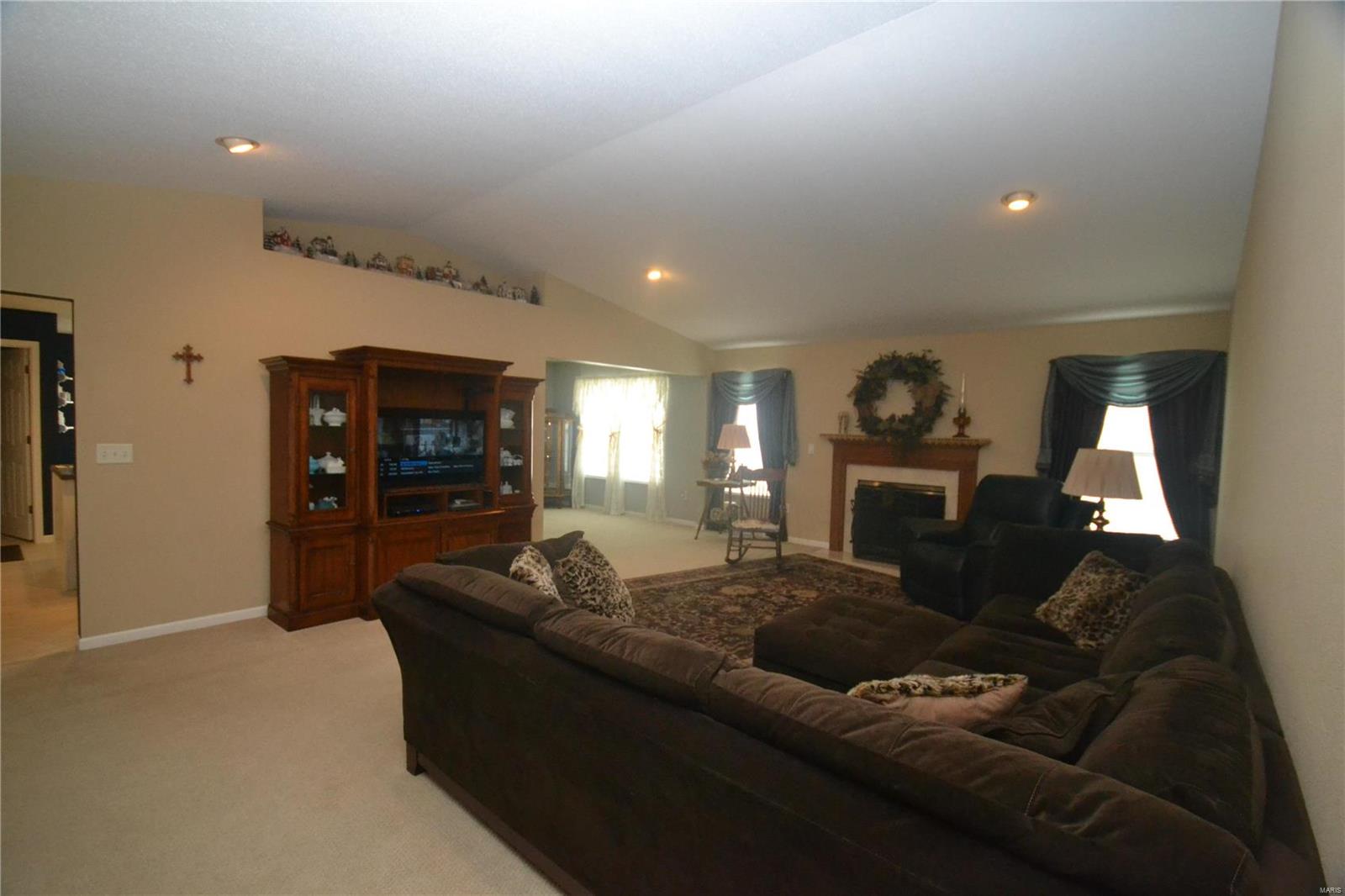 5646 Seasons Ridge Smithton, IL 62285 - Photo 4 of 32