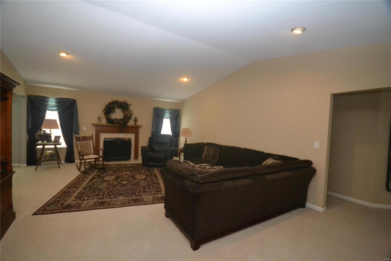 5646 Seasons Ridge Smithton, IL 62285 - Photo 5 of 32