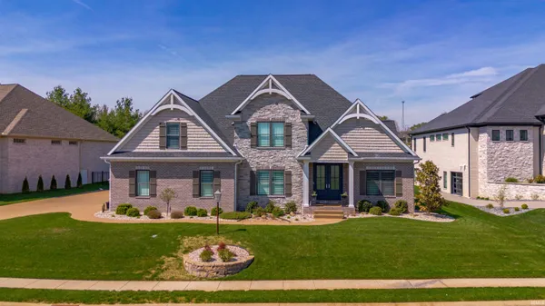 $949,900 | 1087 Lakefield Drive, Newburgh, IN 47630