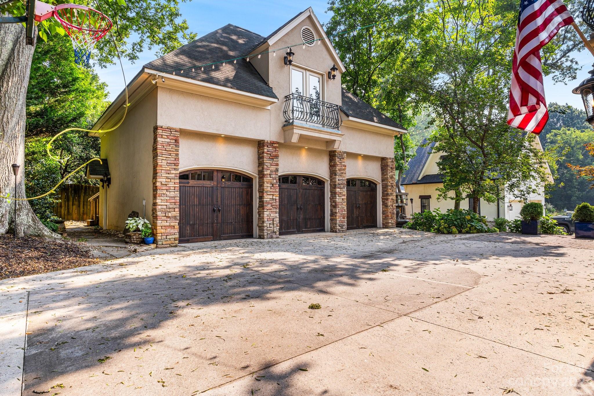 619 Lorimer Road Davidson, NC 28036 - Photo 4 of 46 Gallery Image 4