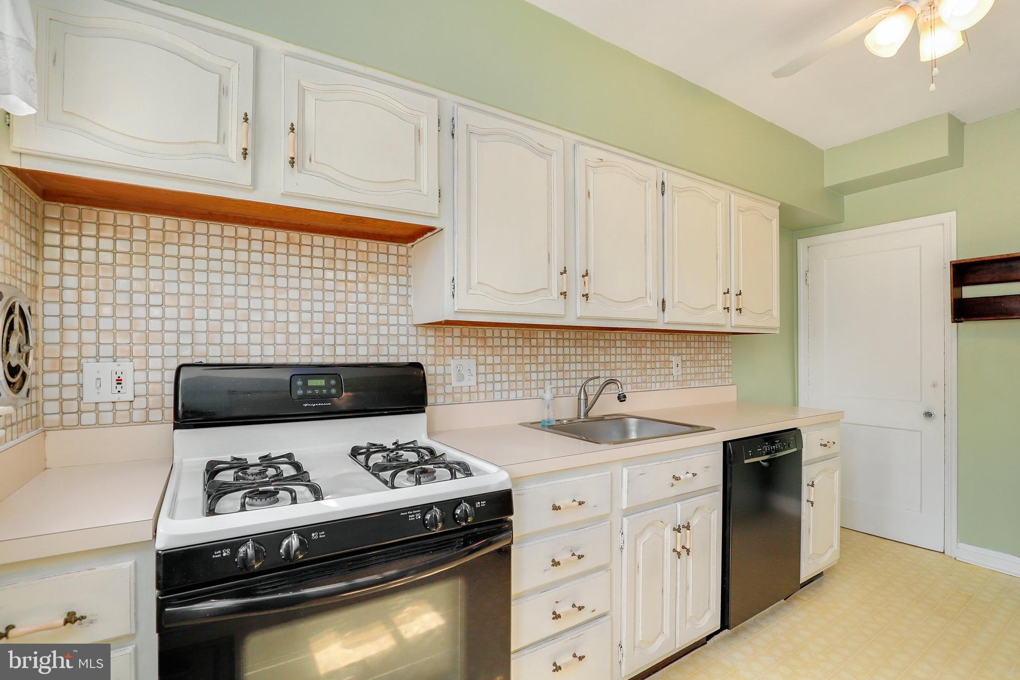 8331 Edgedale Road Baltimore, MD 21234 - Photo 11 of 33