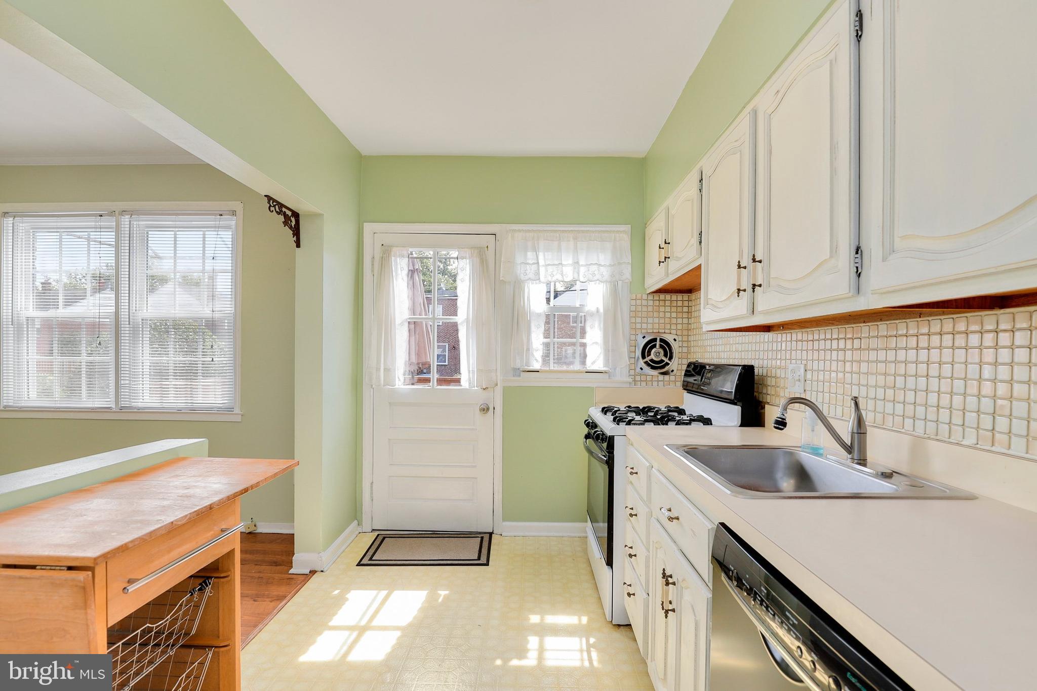 8331 Edgedale Road Baltimore, MD 21234 - Photo 12 of 33