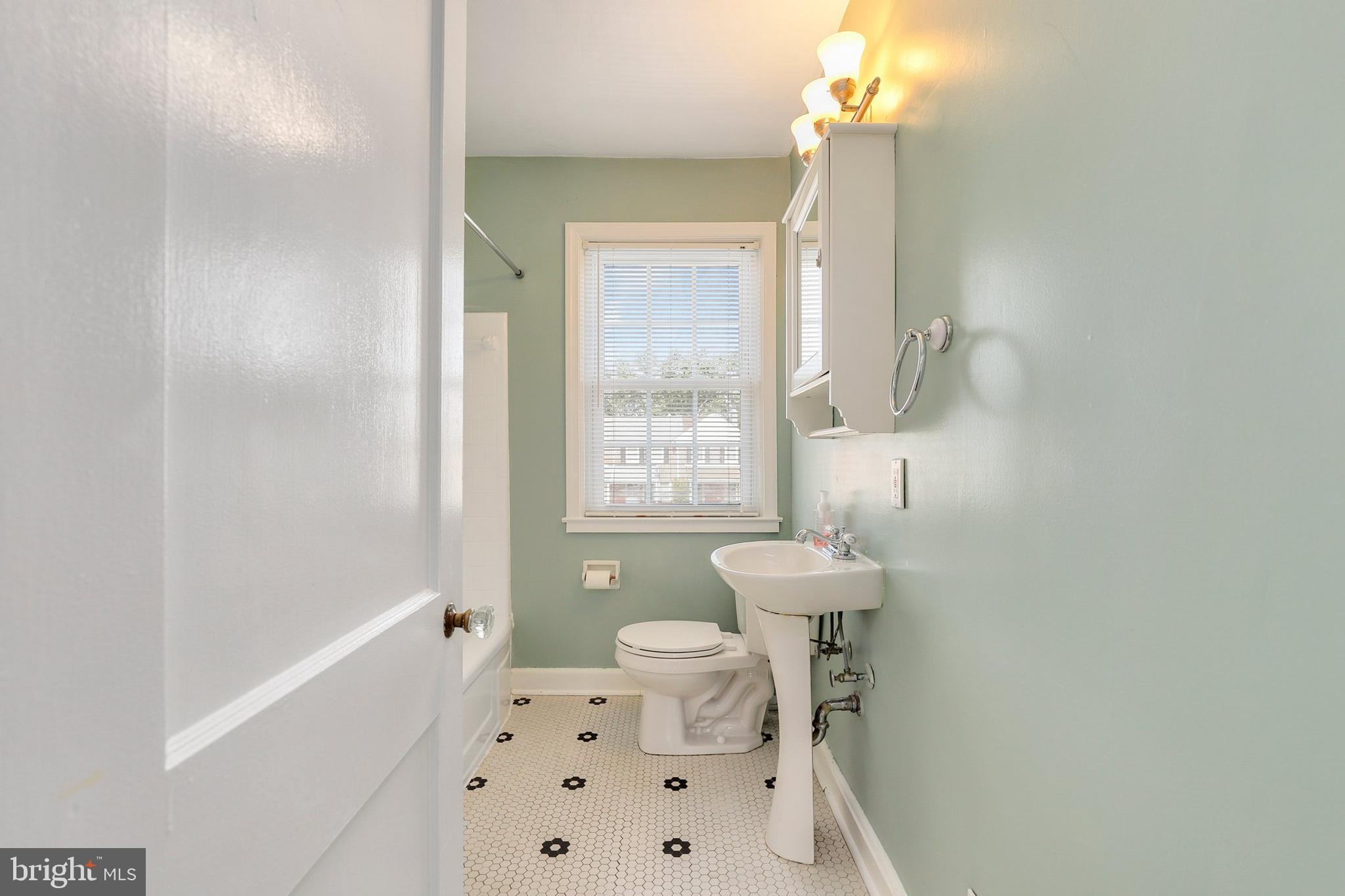 8331 Edgedale Road Baltimore, MD 21234 - Photo 16 of 33