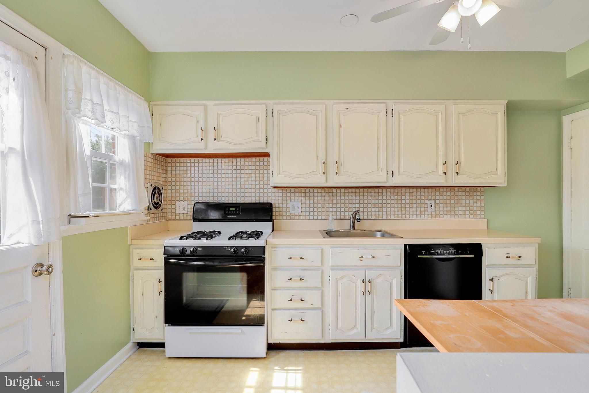 8331 Edgedale Road Baltimore, MD 21234 - Photo 10 of 33