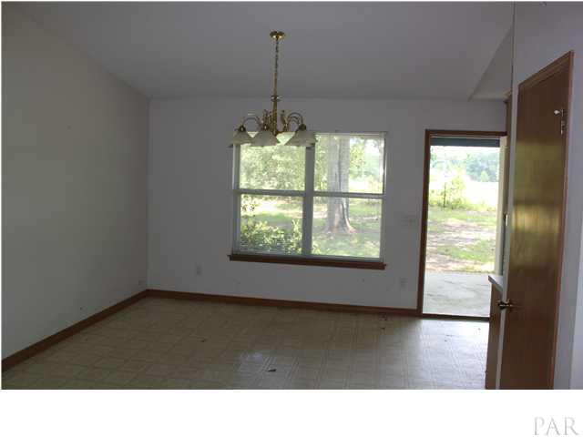 4091 Schifko Road Cantonment, FL 32533 - Photo 12 of 19 Dinning area.