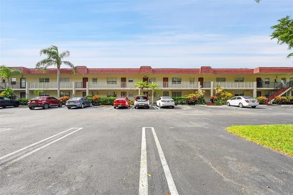 $1,800 | 23 Abbey Lane, Unit 202, Delray Beach, FL 33446