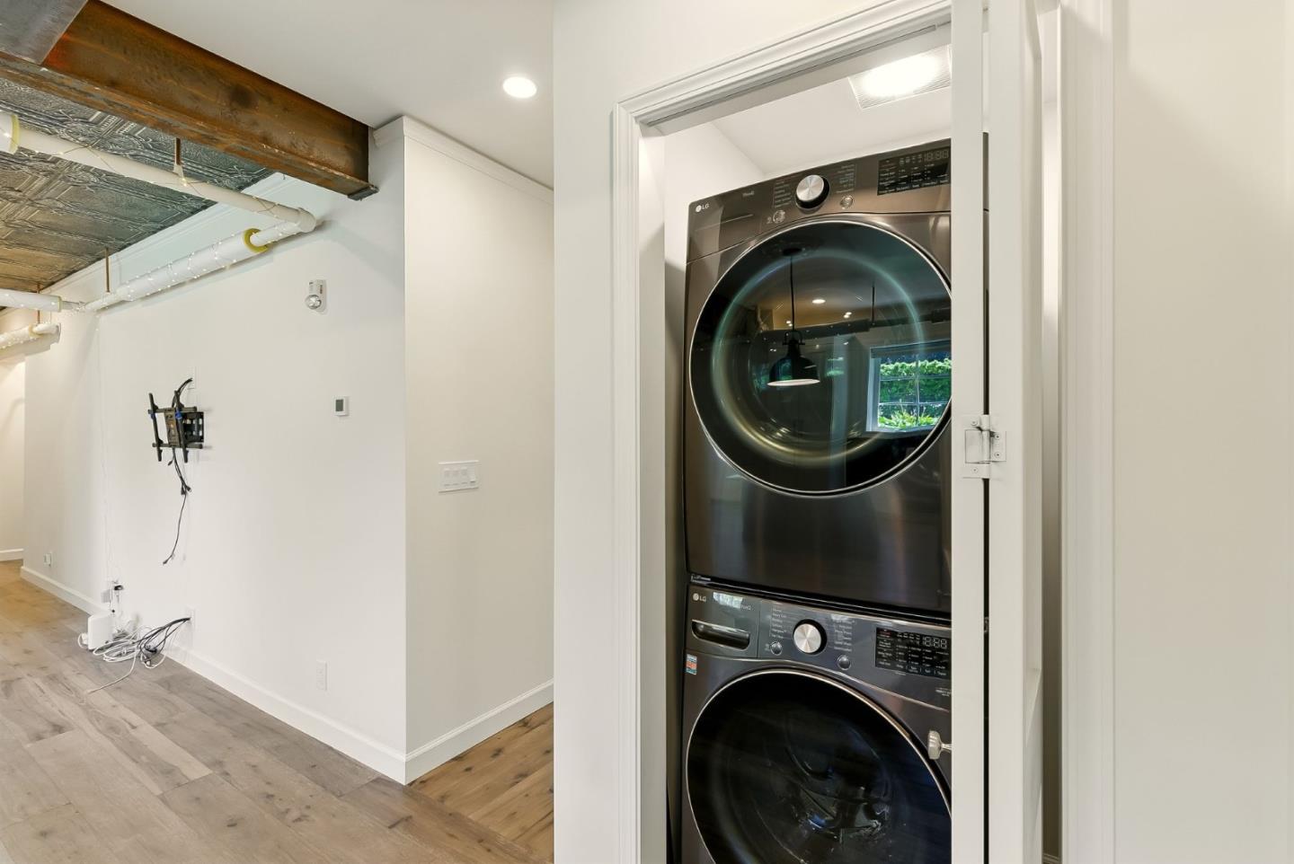 212 Eaton Road, Unit 1 San Mateo, CA 94402 - Photo 5 of 14 a utility room with dryer and washer