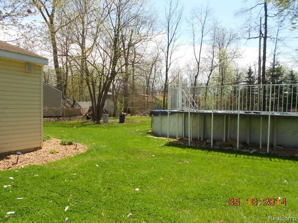 8959 Rucker Road Grosse Ile, MI 48138 - Photo 7 of 26 DSCN2562.jpg