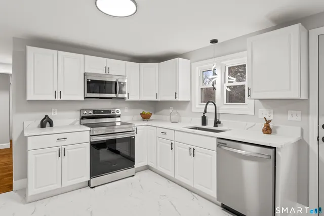 $369,000 | 3 Pleasant Street, East Windsor, CT 06088