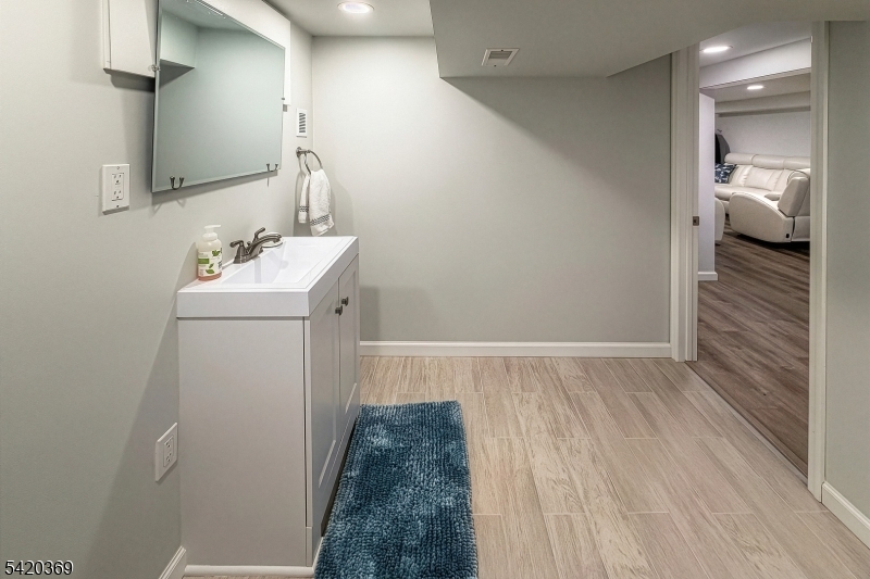 138 Merrill Road Clifton, NJ 07012 - Photo 27 of 35