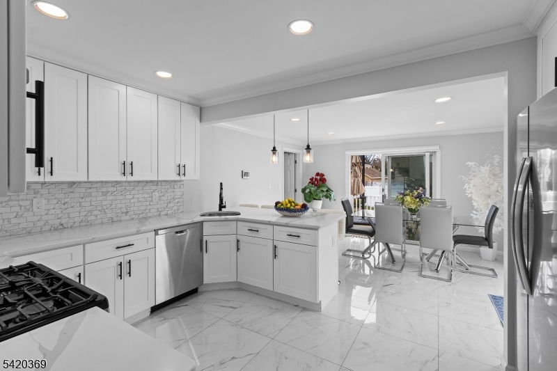 138 Merrill Road Clifton, NJ 07012 - Photo 7 of 35