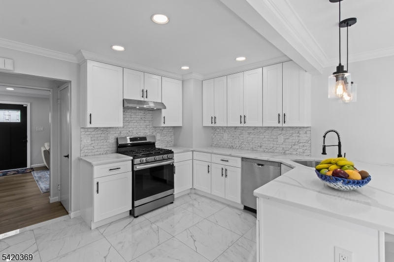 138 Merrill Road Clifton, NJ 07012 - Photo 9 of 35