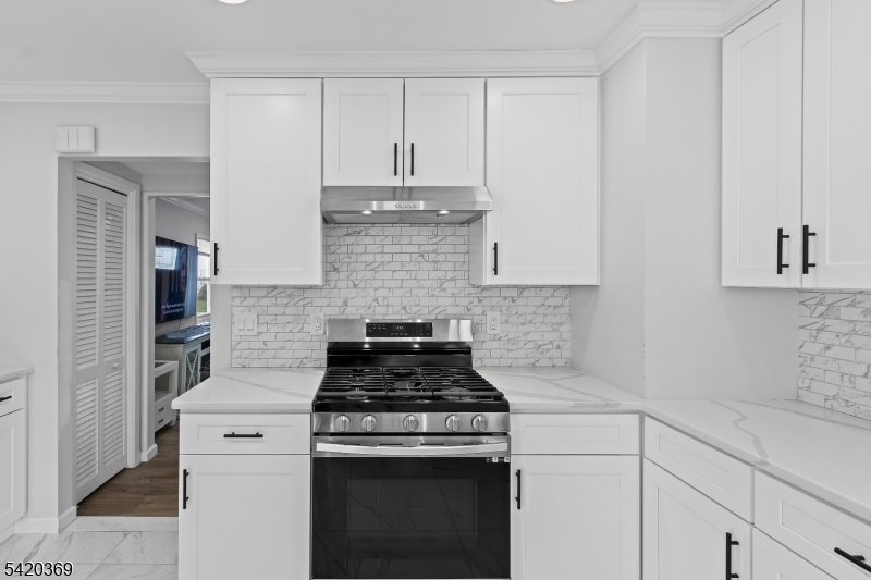 138 Merrill Road Clifton, NJ 07012 - Photo 10 of 35