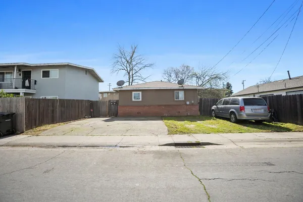 $399,900 | 694 Eleanor Avenue, Sacramento, CA 95815