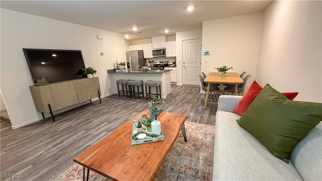 $1,800 | 4989 Chapin Mesa Avenue, Las Vegas, NV 89139