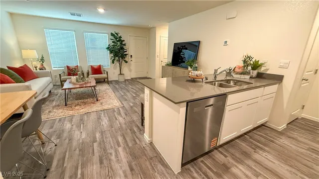 $1,800 | 4989 Chapin Mesa Avenue, Las Vegas, NV 89139