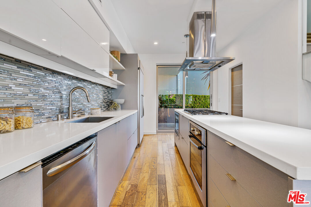 809 Brooks Avenue Venice, CA 90291 - Photo 11 of 32 a kitchen with stainless steel appliances a sink and stove