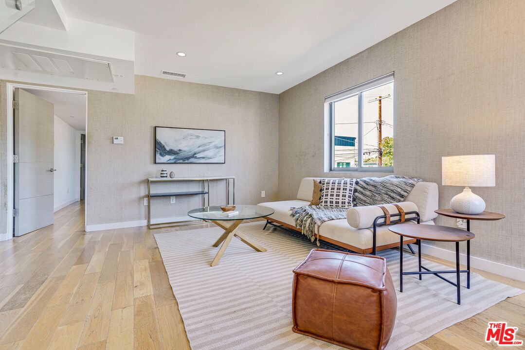 809 Brooks Avenue Venice, CA 90291 - Photo 14 of 32 a living room with furniture and a table
