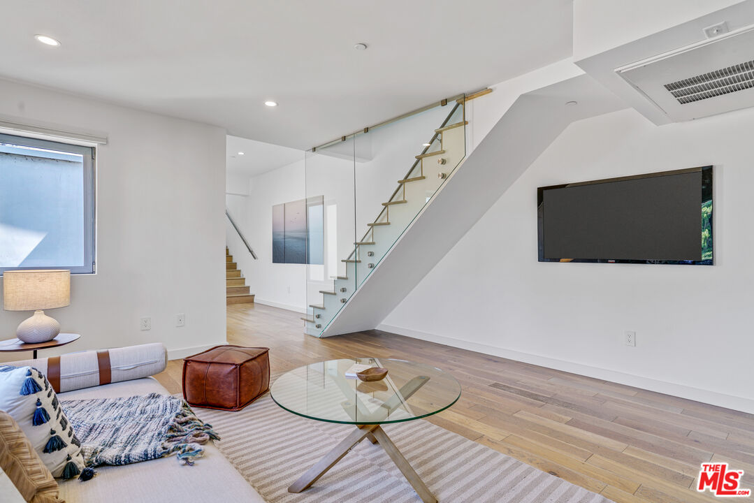809 Brooks Avenue Venice, CA 90291 - Photo 16 of 32 a living room with furniture and a flat screen tv