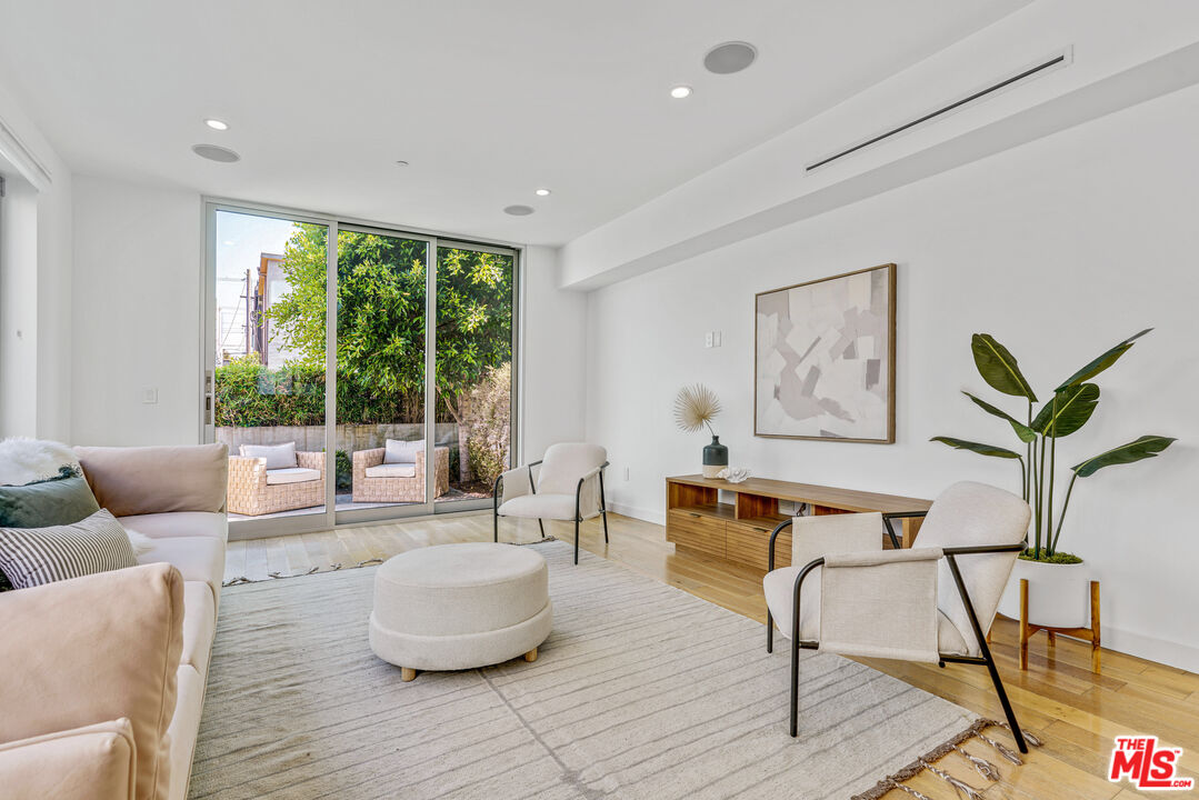 809 Brooks Avenue Venice, CA 90291 - Photo 2 of 32 a living room with furniture and a large window