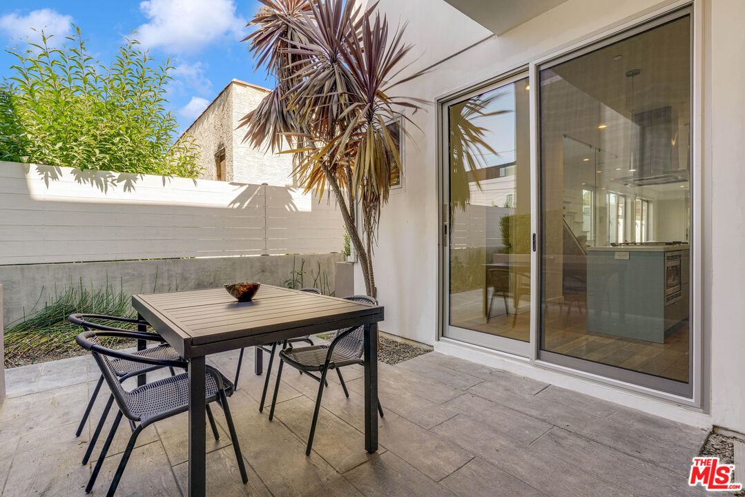 809 Brooks Avenue Venice, CA 90291 - Photo 10 of 32 a view of a balcony with furniture and a potted plant