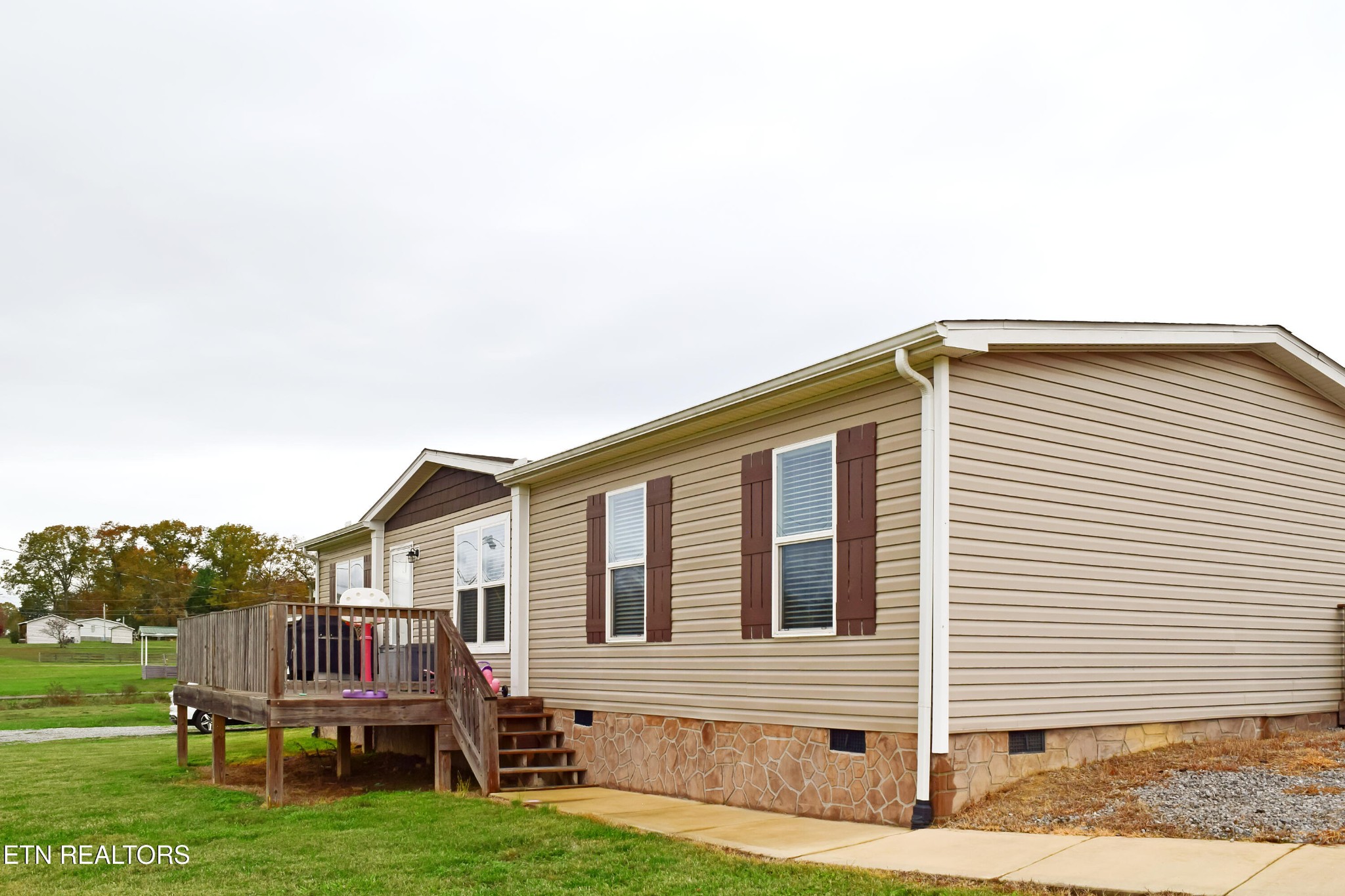 121 Watkins Road East Loudon, TN 37774 - Photo 3 of 26 a backyard of a house with table and chairs