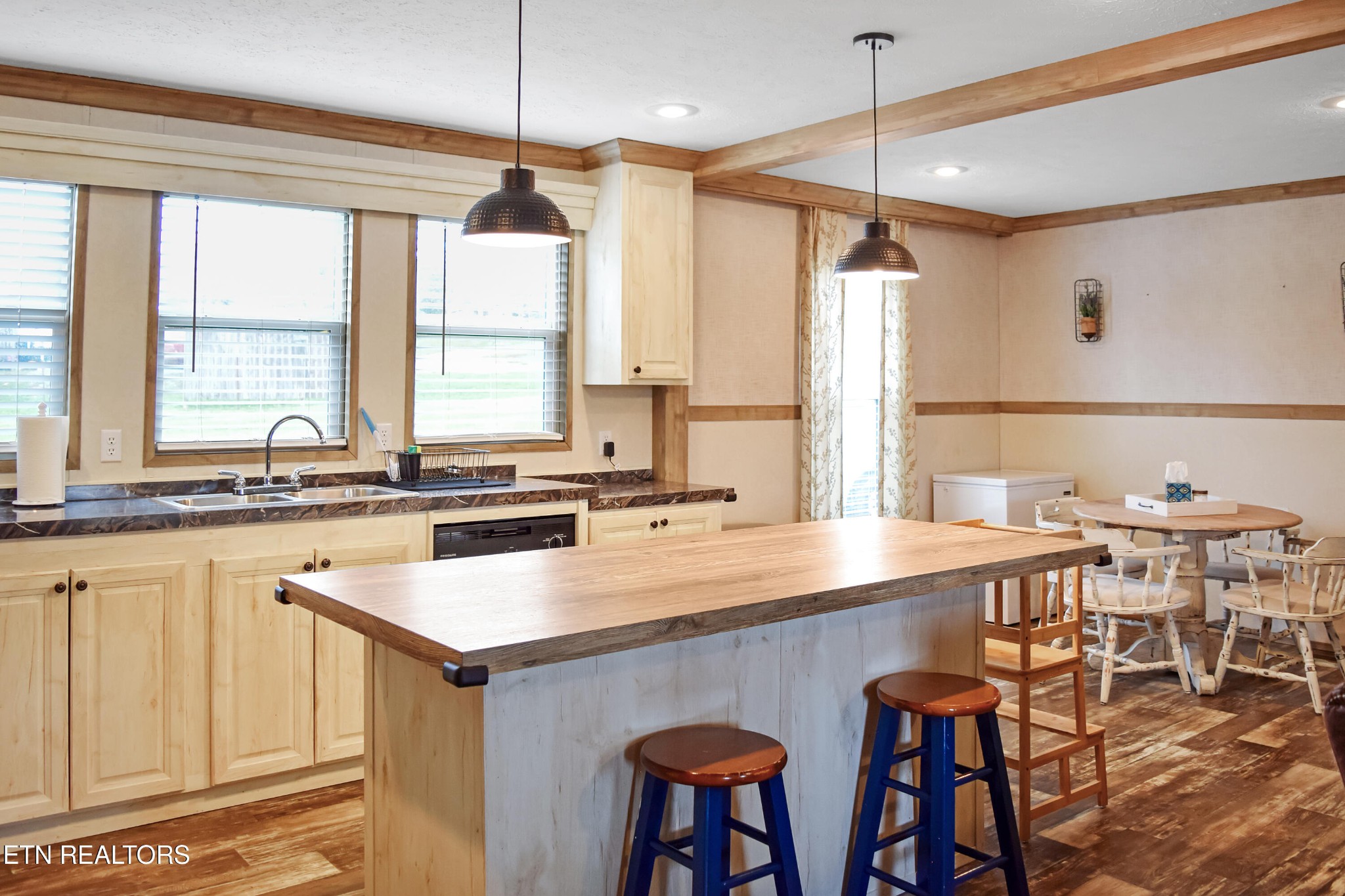 121 Watkins Road East Loudon, TN 37774 - Photo 7 of 26 a kitchen with stainless steel appliances granite countertop a sink and a stove