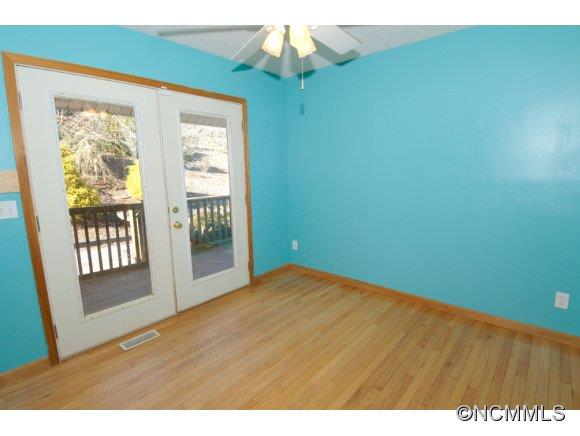 126 Penland Street Clyde, NC 28721 - Photo 11 of 24