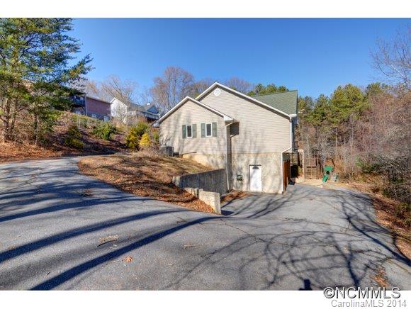 126 Penland Street Clyde, NC 28721 - Photo 3 of 24