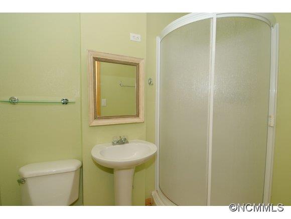 126 Penland Street Clyde, NC 28721 - Photo 21 of 24