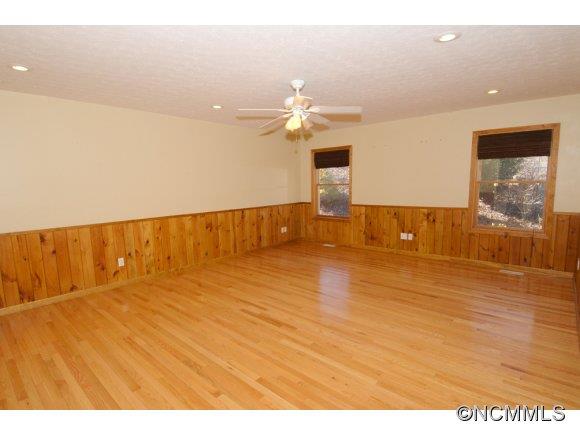 126 Penland Street Clyde, NC 28721 - Photo 6 of 24