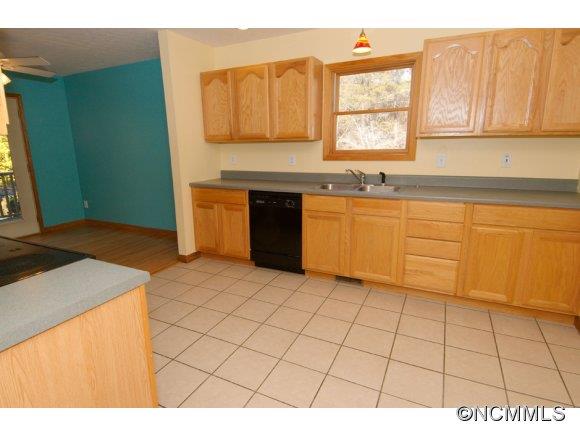 126 Penland Street Clyde, NC 28721 - Photo 8 of 24