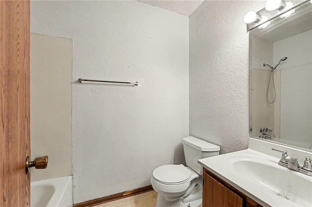8213-8215 North Everton Avenue Kansas City, MO 64152 - Photo 13 of 18